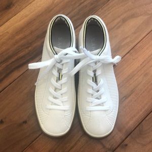 Rothy's The Lace Up Sneaker in Off-White Vanilla, Size 6